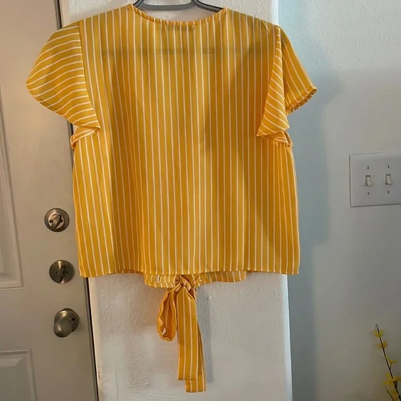 Active USA Tie Front Crop Top Size M - Picture 2 of 4